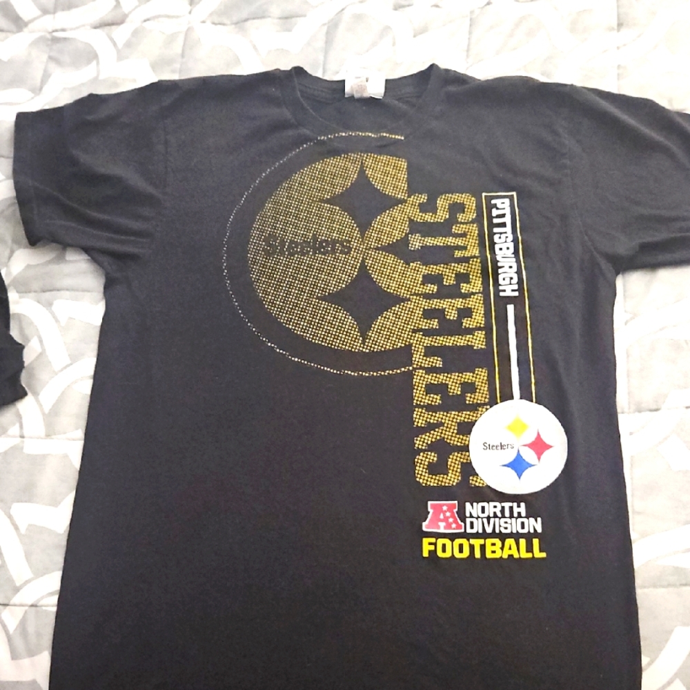 Pittsburg Steelees NFL Team Apparel Black and Yellow Shirt